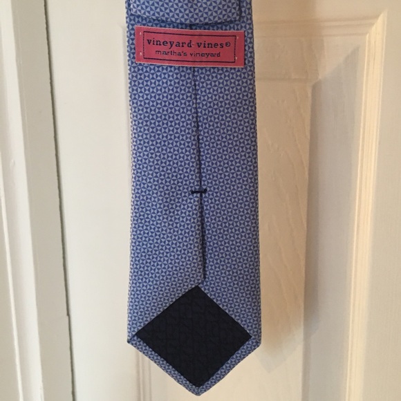 Vineyard Vines tie - Picture 2 of 5